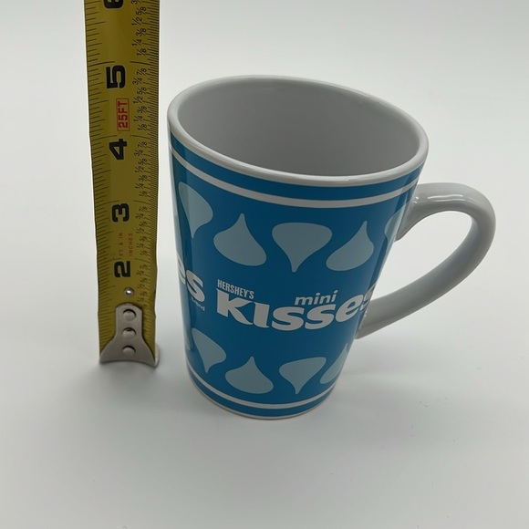 Hershey's Collectible Mini Kisses Blue/White
Mug from Galerie - Picture 9 of 10